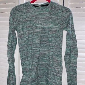 Women’s Lululemon long sleeve top